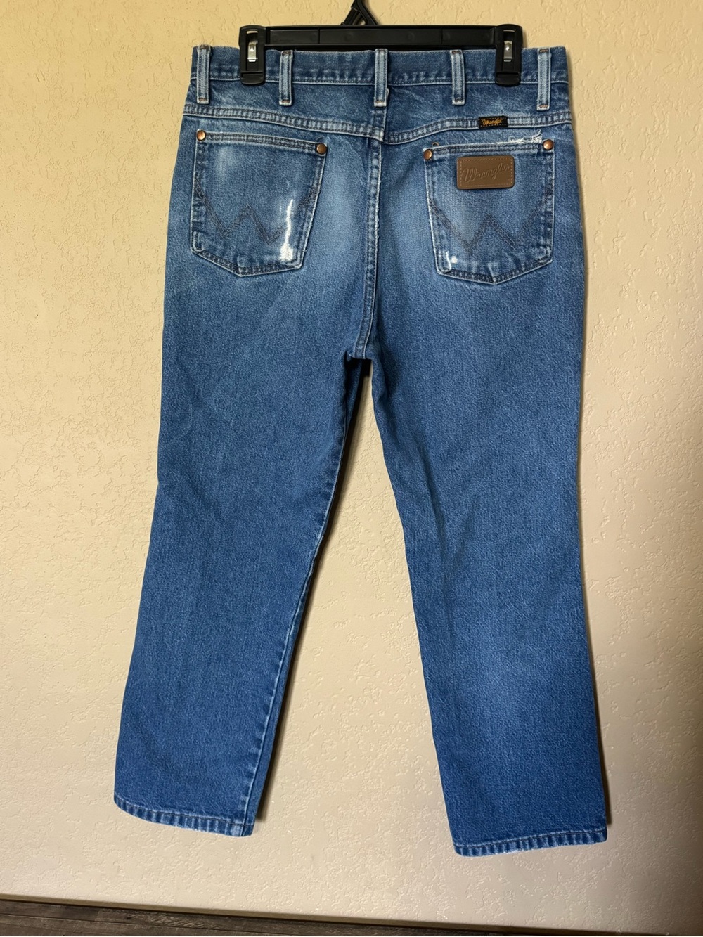 Wrangler Men's Medium Blue Relaxed Fit Jeans